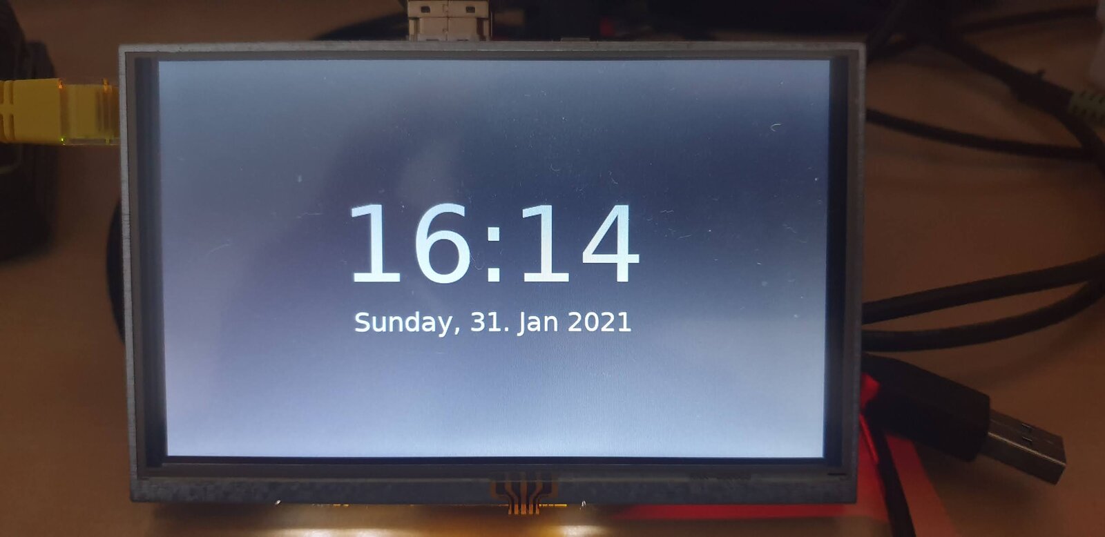 Raspberry Pi digital clock on a Waveshare 5" HDMI display